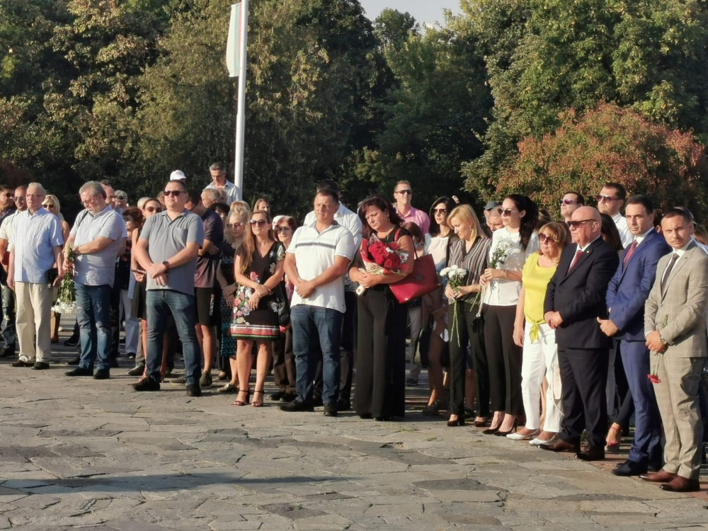 Пловдивските социалисти пред Братската могила: България възкръсна с 9-ти септември 