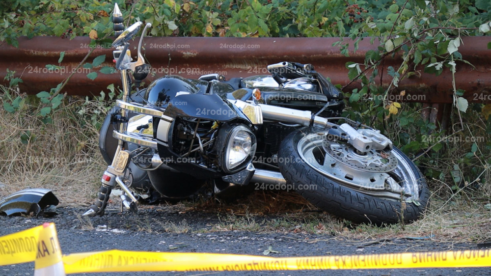 Зверска катастрофа с известен моторист край Кърджали, борят за живота му