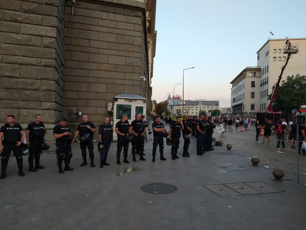 Притеснителни СНИМКИ от протеста в София