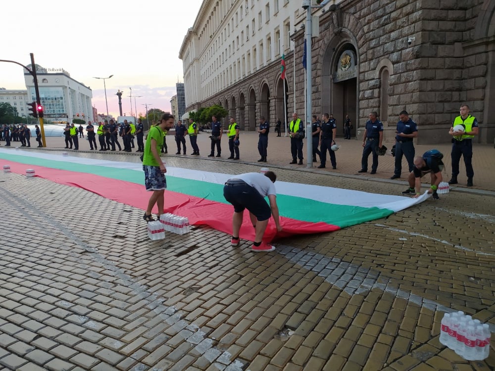 Притеснителни СНИМКИ от протеста в София