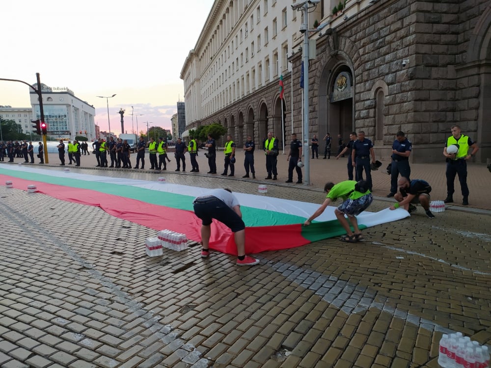 Притеснителни СНИМКИ от протеста в София