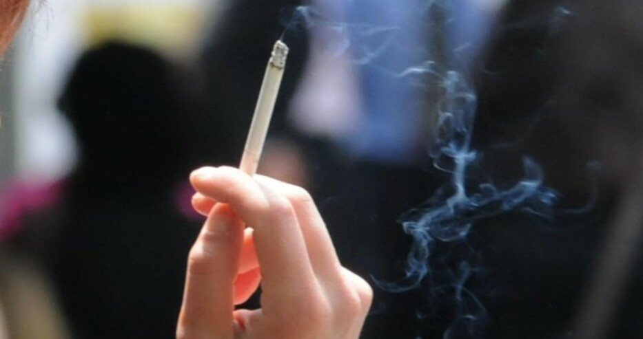 В Майорка започнаха да глобяват за пушене на улицата