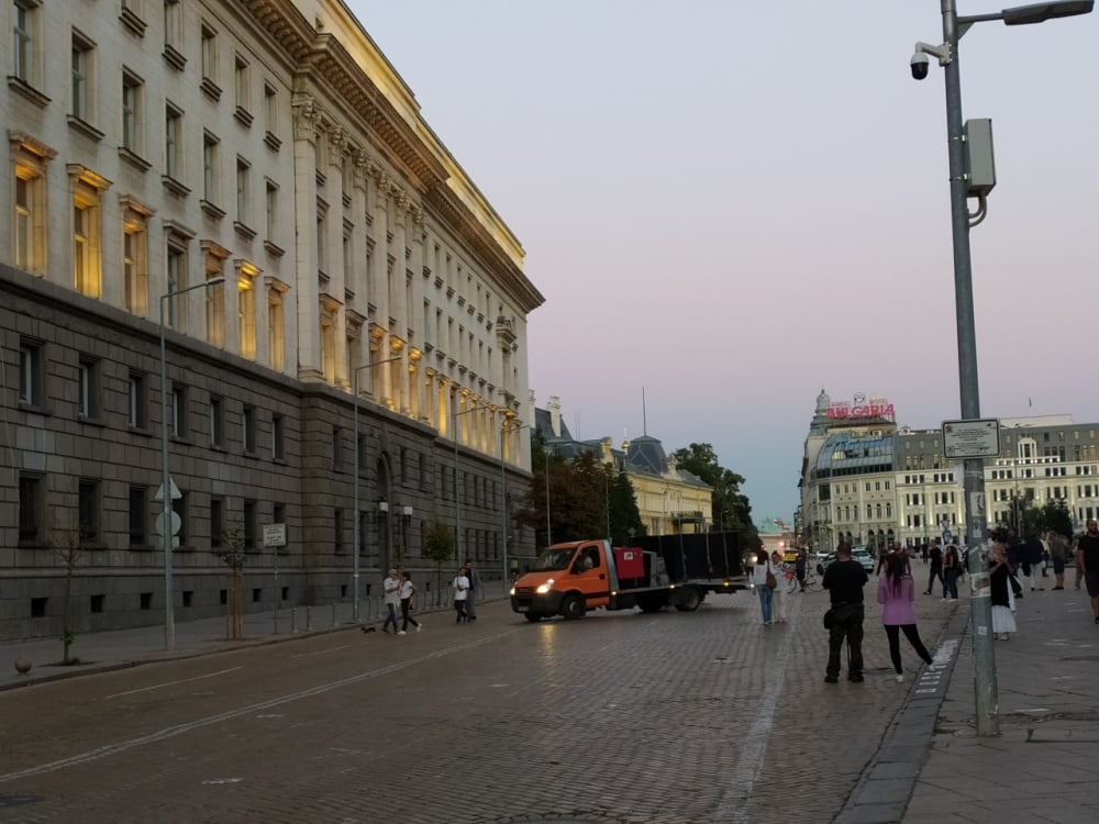 Нова блокада цъфна в София при малоброен протест СНИМКИ 