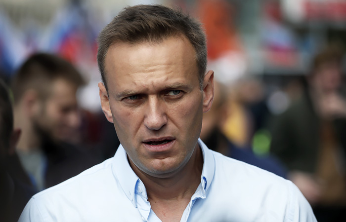 Свидетели: Навални къркал яко коктейли и вино, преди да изпадне в кома