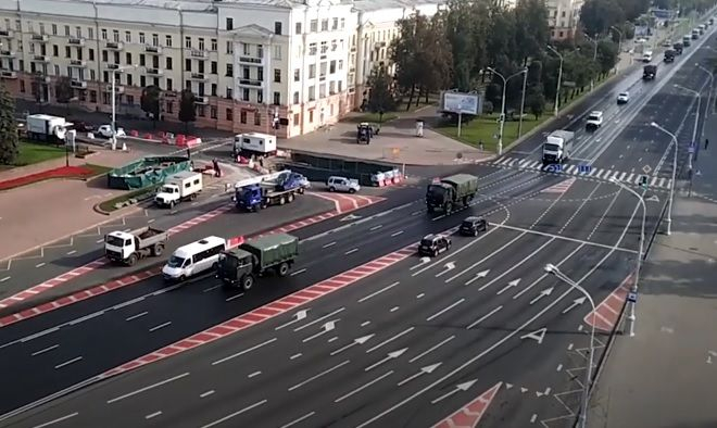 Танковете дойдоха в Минск ВИДЕО