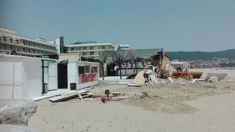 ДНСК ще срутва барчетата на плажа 