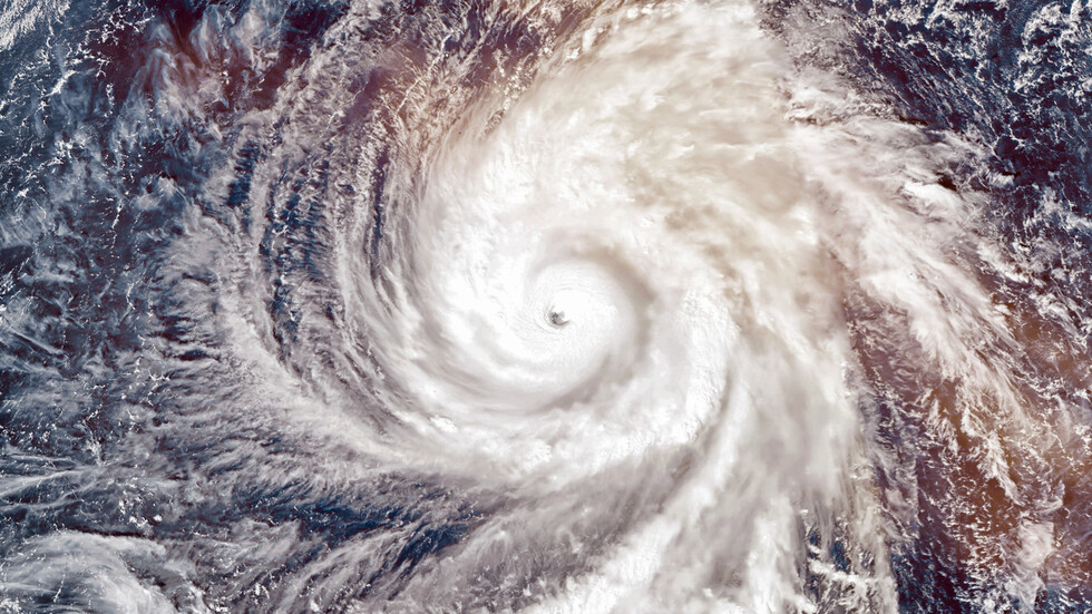 Мощен ураган удря със 150 км/ч Йонийските острови и Пелопонес в четвъртък, очаква се потоп! КАРТА 