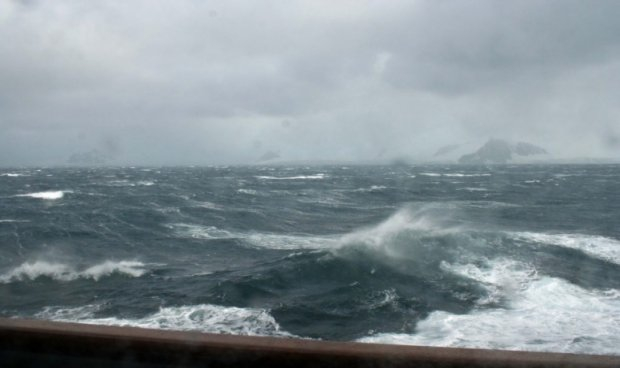 Невижданата стихия, която ще удари Гърция, вече се заформя над Йонийско море НА ЖИВО