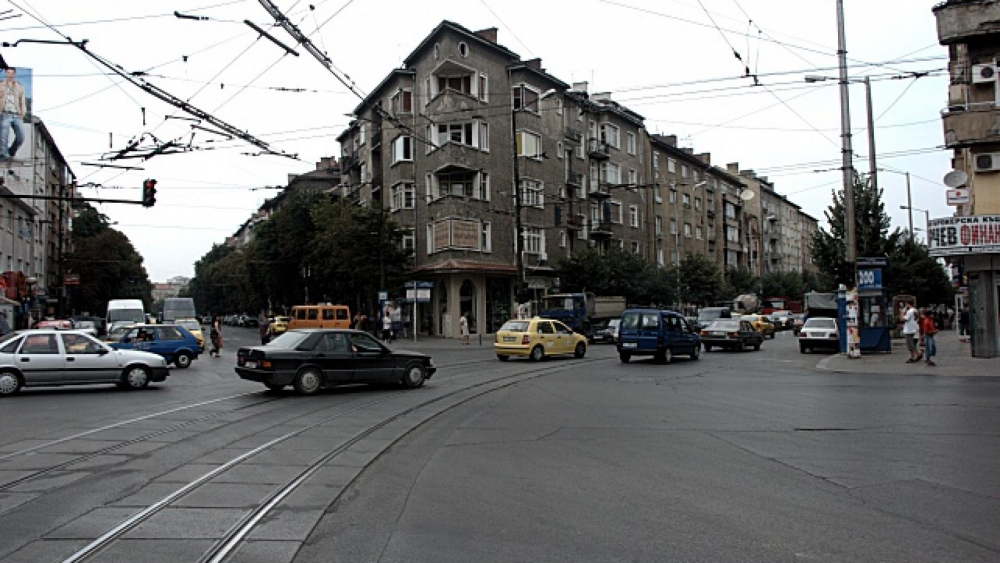 В две зони в центъра на София: Колите пълзят с 30 км/ч заедно с велосипеди и тротинетки