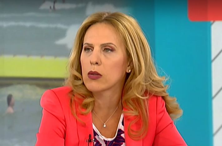 Марияна Николова иска намалени цени на шезлонги и чадъри и през лято 2021