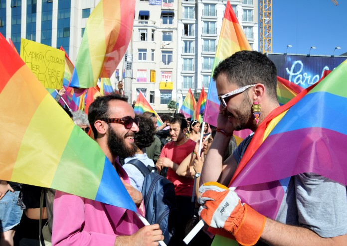 Страшен екшън с гейове в Пловдив