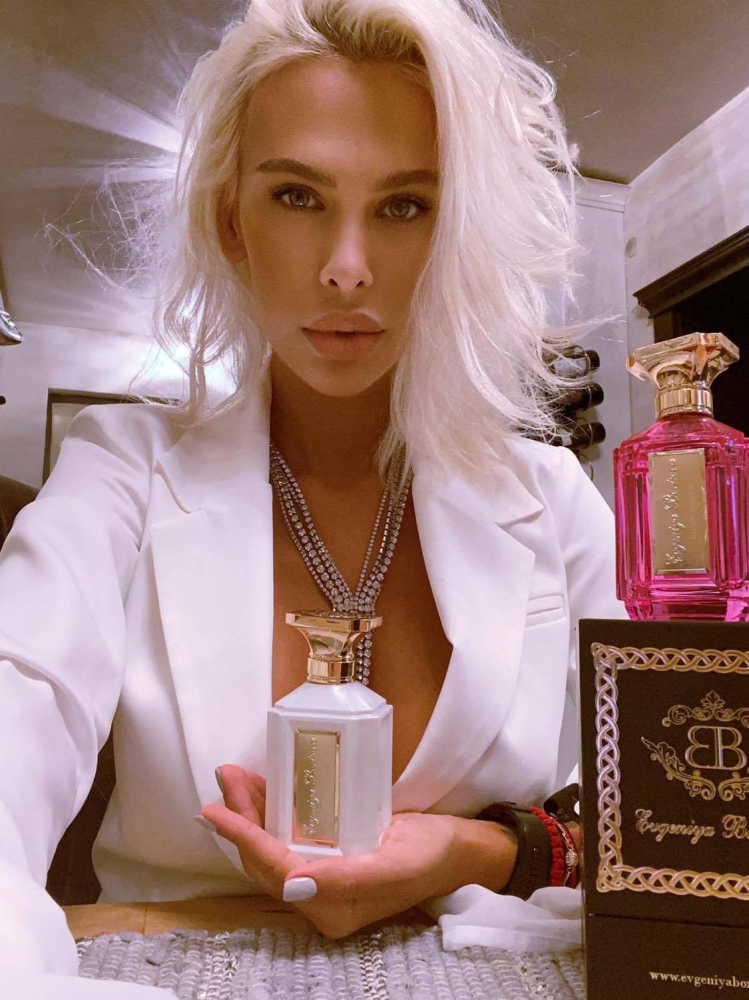 Дизайнерката Евгения Борисова с нов парфюм, по който БГ звезди и инфлуенсъри полудяха!
