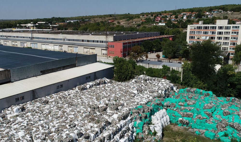 7 756 тона опасни отпадъци са открити при разследване срещу ОПГ от 11 души, сред които са братя Бобокови и бивш зам.-министър ВИДЕО