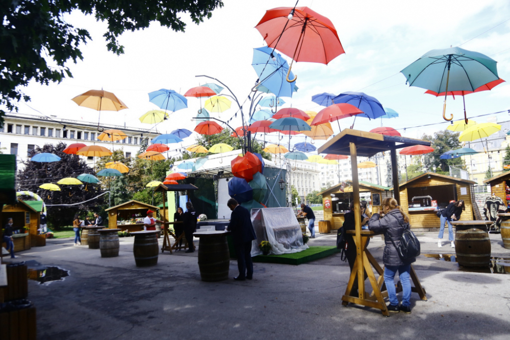 Фоторепортаж в БЛИЦ: Традиционният немски пролетен базар в София посреща първите си посетители