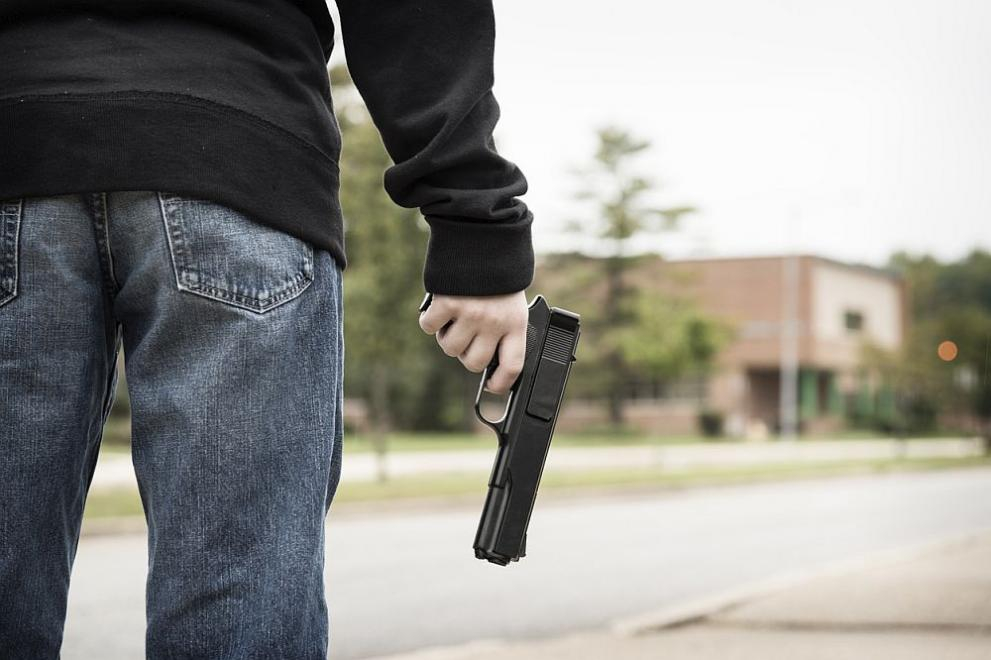 Поредна агресия на пътя: Шофьор стреля с пистолет след скандал в Нови пазар
