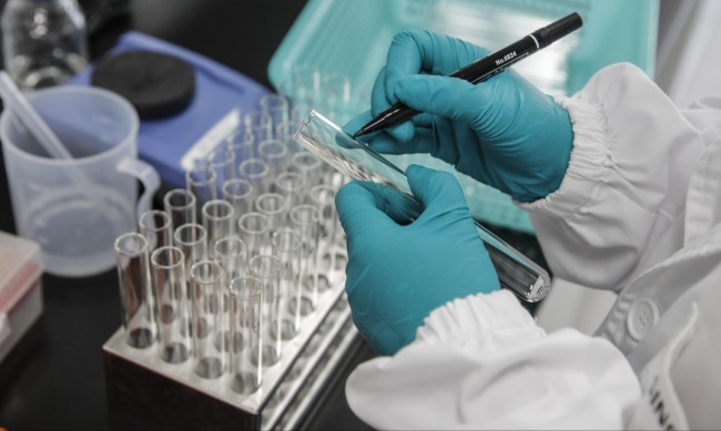 Лабораторна мрежа ще сравнява ваксините срещу коронавирус 