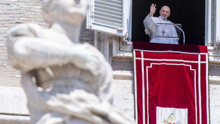 Папа Франциск напусна Ватикана