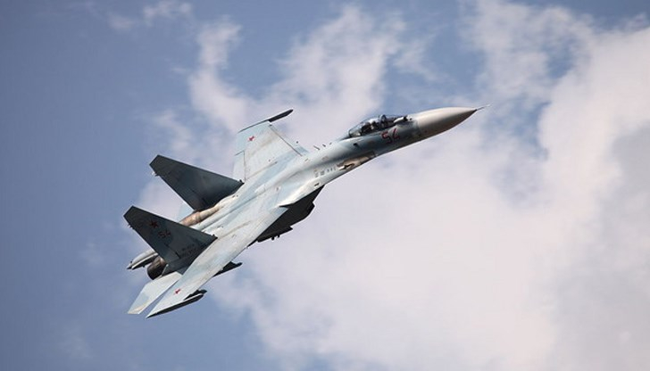Екшън в небето: Су-27 вдигнат по тревога, за да прихване четири британски самолета