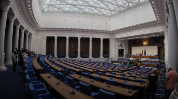 Депутатите избират шеф на ЦИК