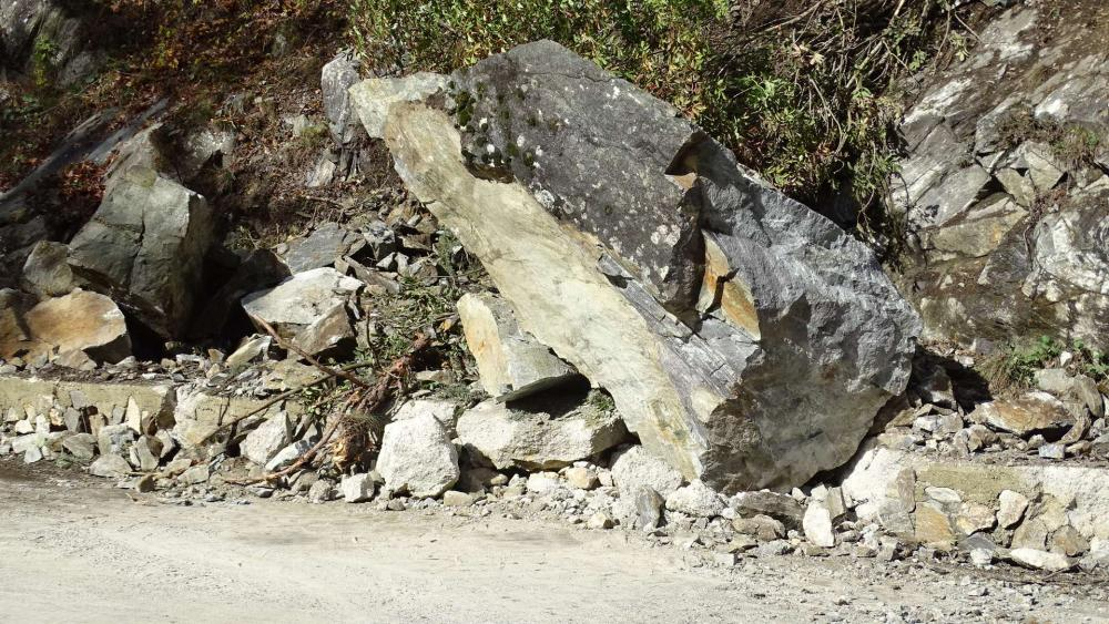 Дяволски късмет предотврати голяма трагедия на пътя за Рилския манастир СНИМКИ