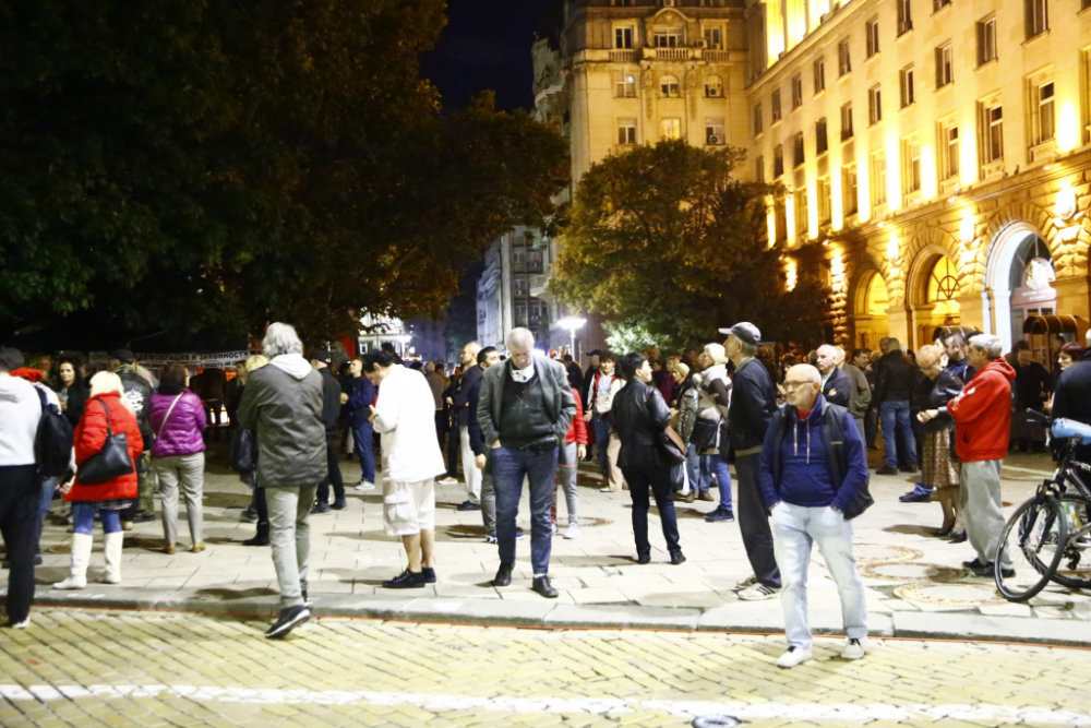 Шепа протестиращи блокираха "Цар Освободител" в София СНИМКИ