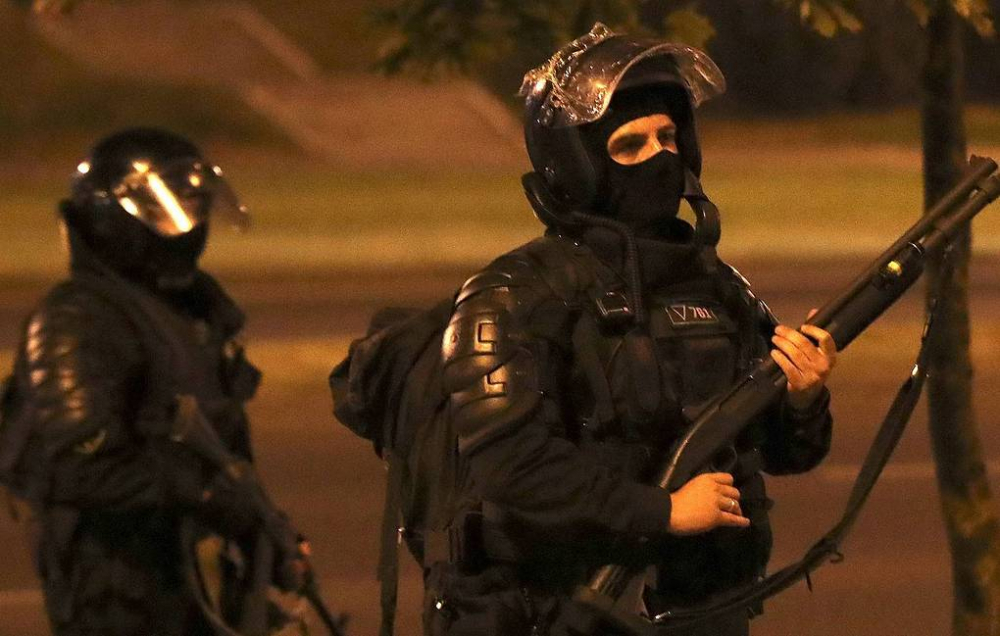 Гумени куршуми и водометно оръдие срещу протестиращите в Минск ВИДЕО
