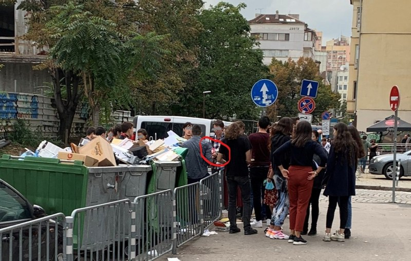 Скандал: Учители от Немската в София възмутиха учениците с това, което направиха СНИМКИ