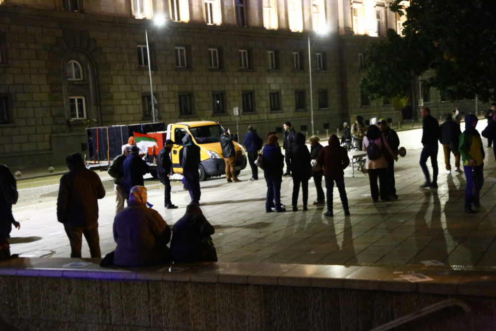 Лъскави мерцедеси се врязаха в протеста в София! Такова нещо не се бе случвало досега СНИМКИ