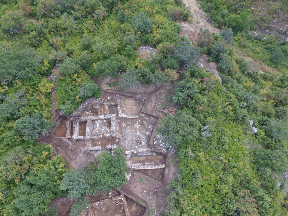 Археолог попадна на невероятна находка в местността „Балък дере“ в Родопите СНИМКИ