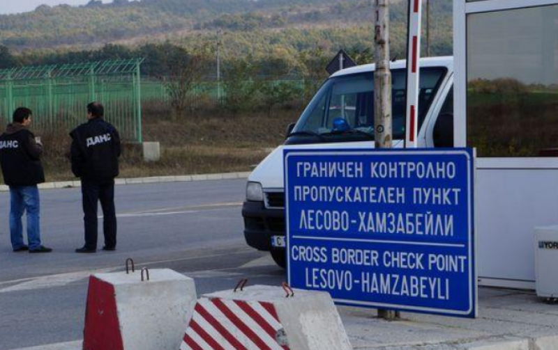 Внимание: Измамници "таксуват" туристи по турската граница!