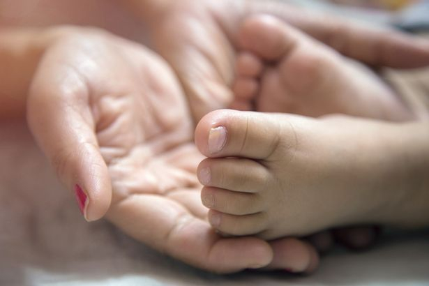Потрес във Флорида: Малолетен изнасили новородено, а родителите снимат