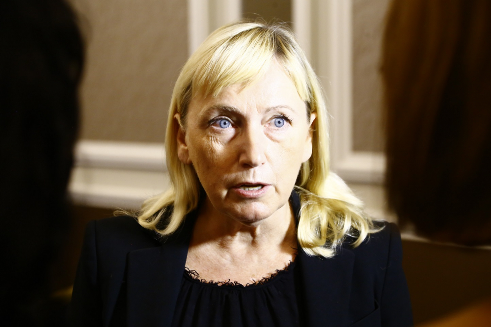 Порязаха жестоко евродепутатката Елена Йончева 