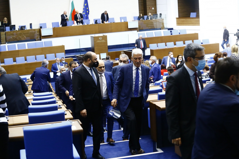 Извънредно от НС: Порязаха ГЕРБ за Велико народно събрание, Борисов остава на власт