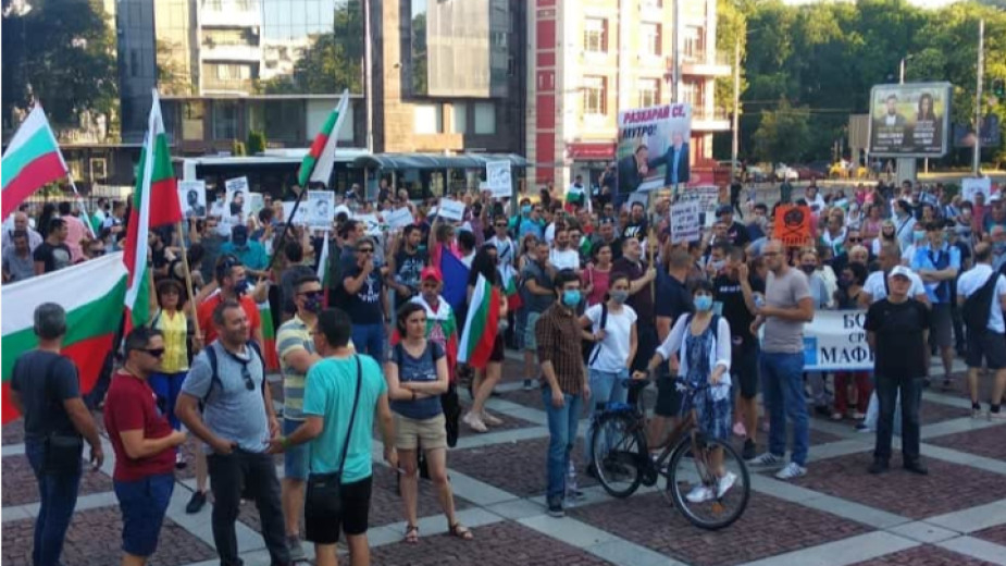 Протестиращ в Пловдив заплашвал "гнусните ченгета" и ги кълне да погребат децата си