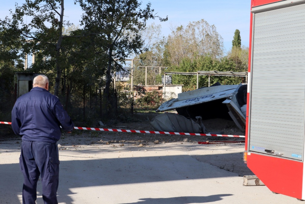 Очевидци разкриха какво се случило с камиона, преди да рухне от Аспаруховия мост СНИМКИ