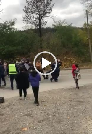 Бесен екшън между подивели цигани и полиция в Перник, женски писъци огласиха града ВИДЕО