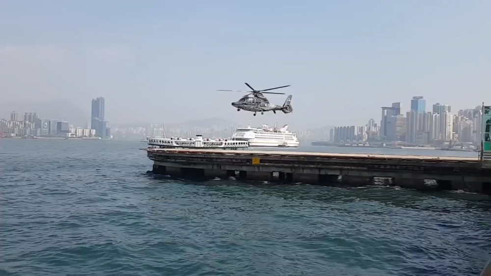 Камера засне летящ хеликоптер, перките на който не се движат ВИДЕО