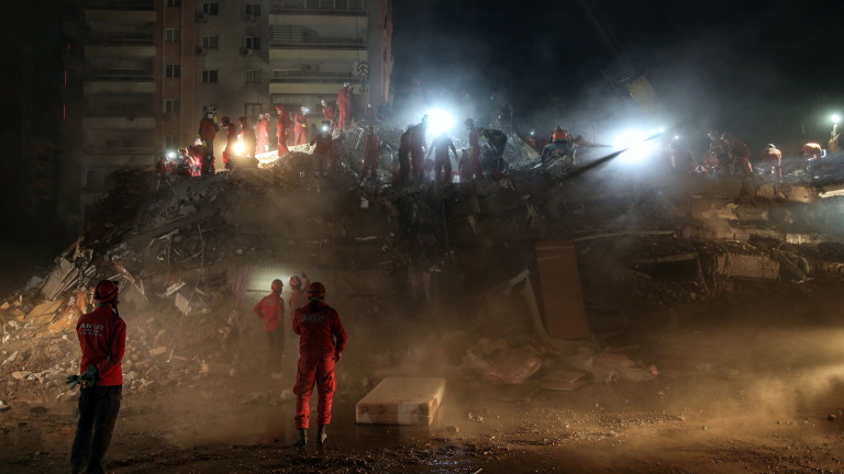 Трагедия: Вече са 81 загиналите при мощното земетресение в Турция и Гърция