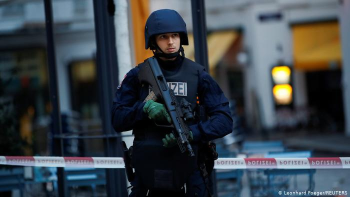 Австрия с нови подробности за задържаните терористи във Виена
