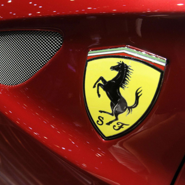 Първи СНИМКИ на най-новото Ferrari - SF90 Stradale Spider с мощност 1000 к.с.