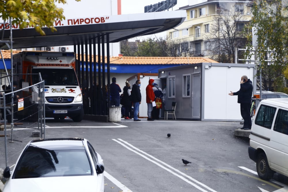 Фоторепортаж в БЛИЦ:  Сложиха ли си маските столичани СНИМКИ 