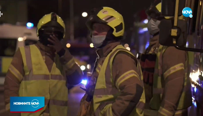 Автомобил се вряза в полицейско управление в Лондон ВИДЕО