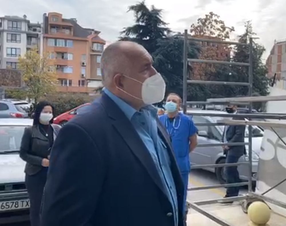 Борисов отиде на крака при болния от К-19 кмет на Пловдив и му зададе този въпрос ВИДЕО