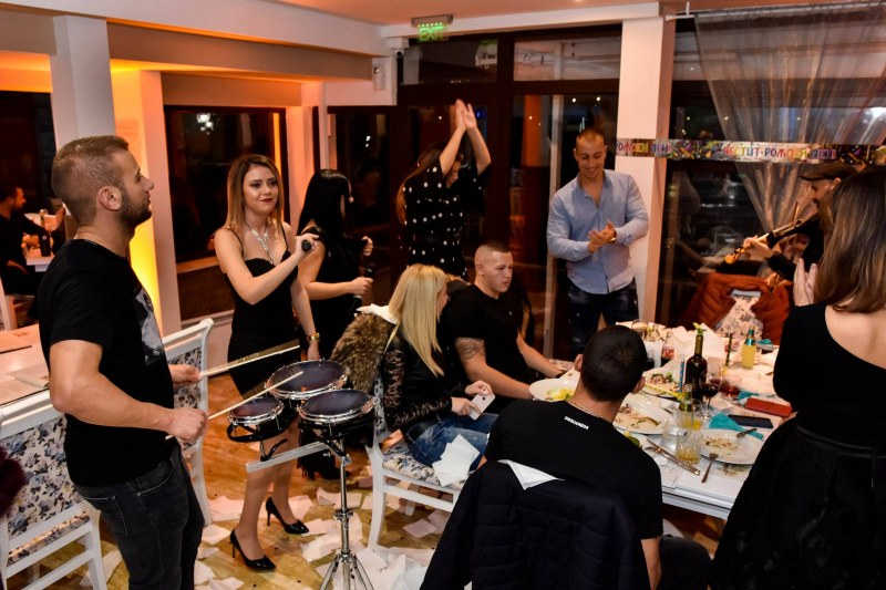 Шумно парти в пловдивски ресторант разбуни духовете насред пандемията, полиция спря купона ВИДЕО 
