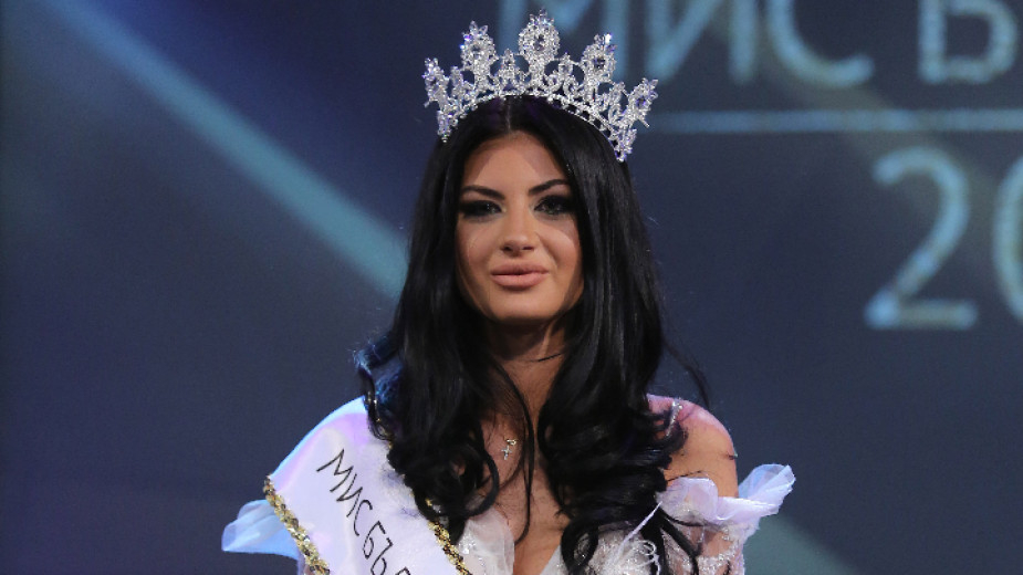 Вижте как е изглеждала новата Мис България преди корекцията СНИМКА