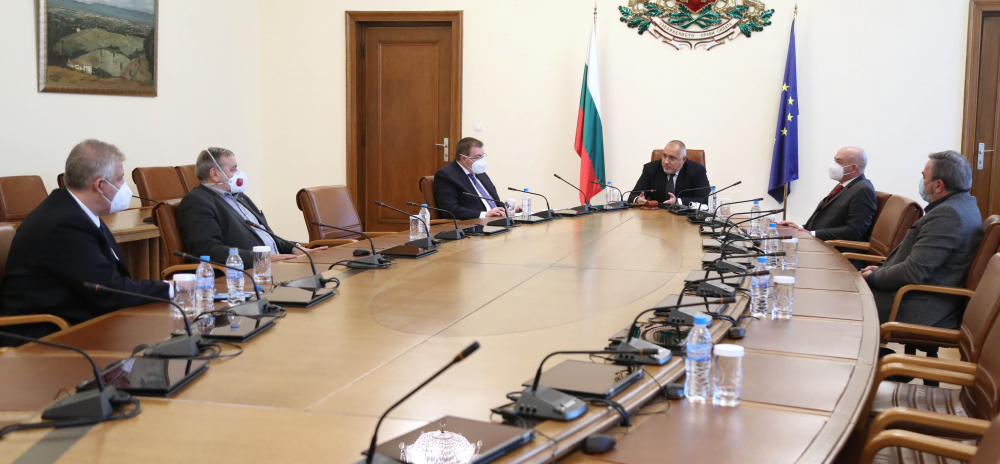 Извънредни новини след среща на Борисов с министър Ангелов и ген. Мутафчийски