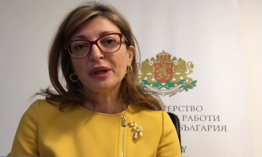 Екатерина Захариева: Няма да отстъпим! Това, което се случва в Северна Македония, е страшно