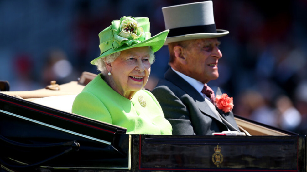 Трогателна СНИМКА на кралица Елизабет и принц Филип навръх годишнината им 