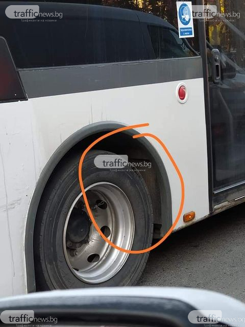 Пътници в Пловдив изпаднаха в ужас, като видяха гумите на автобуса си 