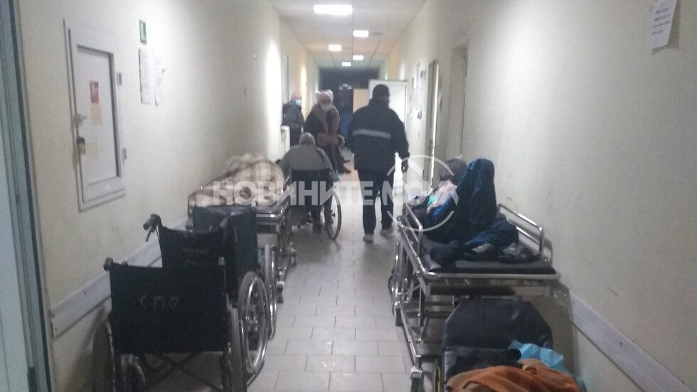 Оставиха на зверски студ пациенти с COVID-19 в коридора на пернишката болница 